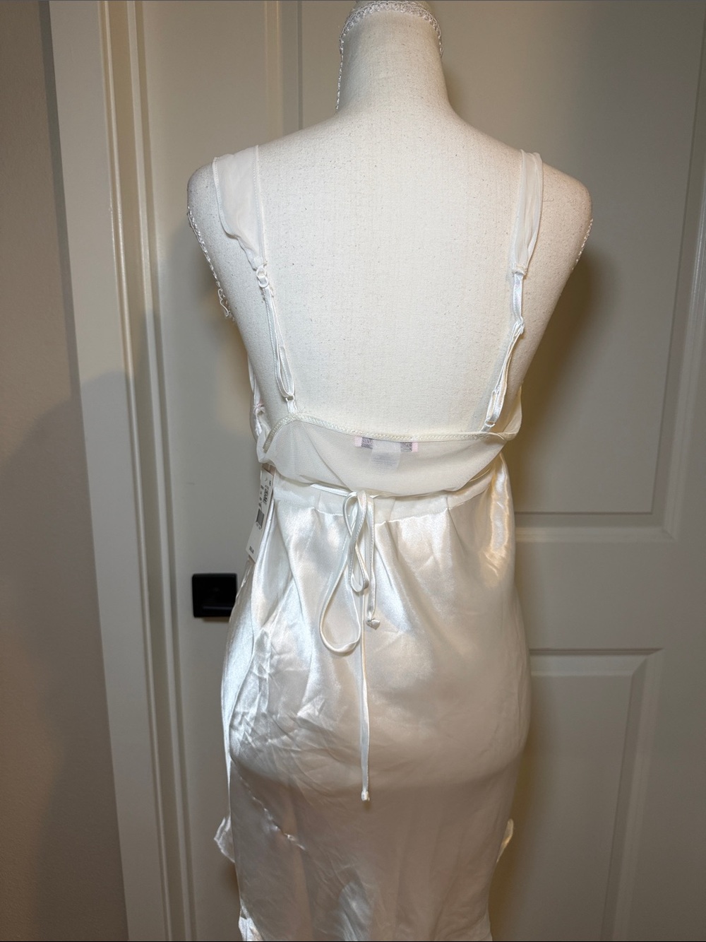 Linea Donatella Ivory Satin Lace-Trim Chemise - Picture 5 of 13